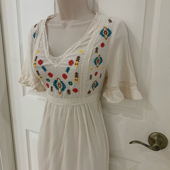 Cream Floral Embroidery Boho Dress - Picture 2 of 11